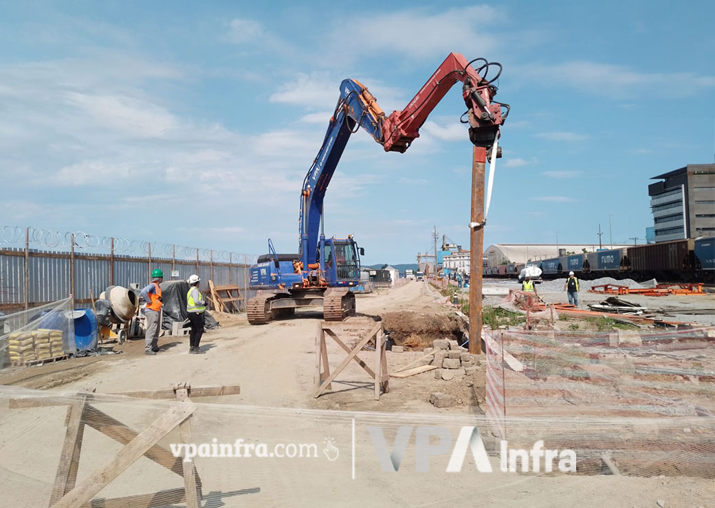 Estaca prancha metálica 10 metros e martelo vibratório 35T - Porto de Santos/SP